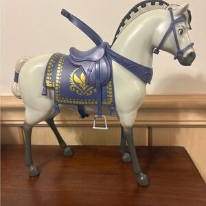 Disney Frozen Horse Site on.  Prince Hans Horse.  very Rare. Gorgeous.